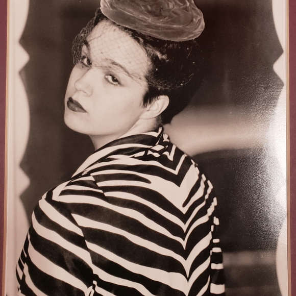 Meet your Posher, Laura - Picture 1 of 1